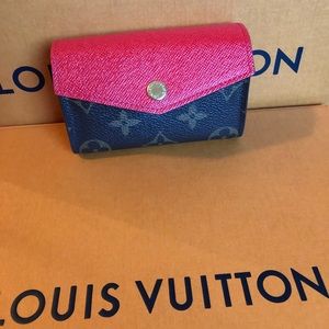 Authentic Louis Vuitton Sarah Multicartes